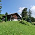 Terrain avec charmant chalet implanté sur un terrain constructible de 1913m2