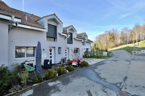 Belle villa mitoyenne de 160m2 dans un joli quartier calme d'Ecoteaux.