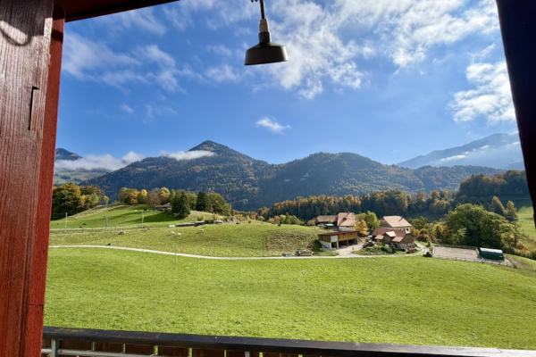 Magnifique ancienne gare du MOB rénovée aux Sciernes d’Albeuve
